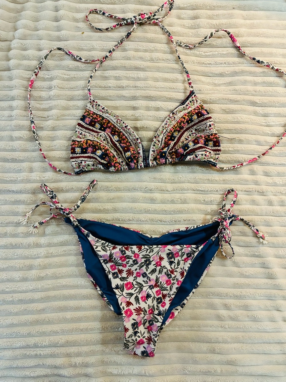 Agua Bendita Floral Reversible Bikini in Navy, Pink, White